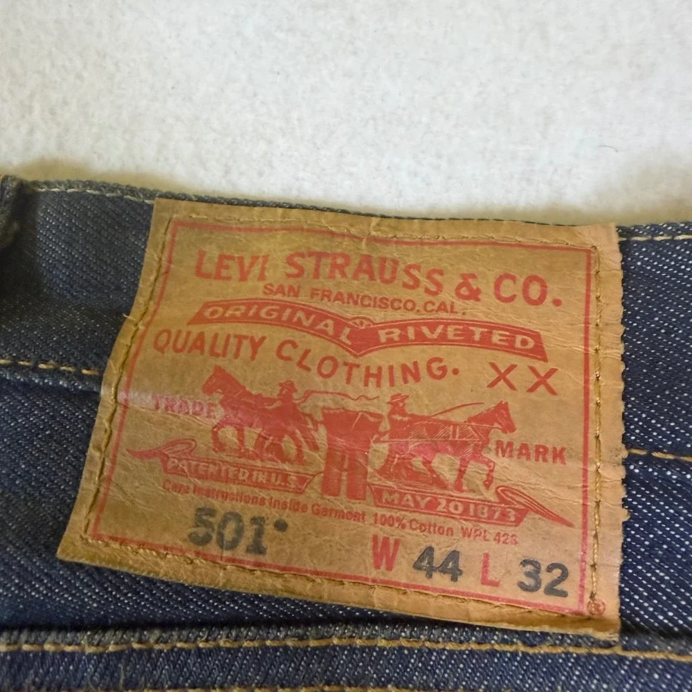 Levis 501 Original Fit Jeans Mens 44x32 Dark Wash Blue Button Fly Straight Leg